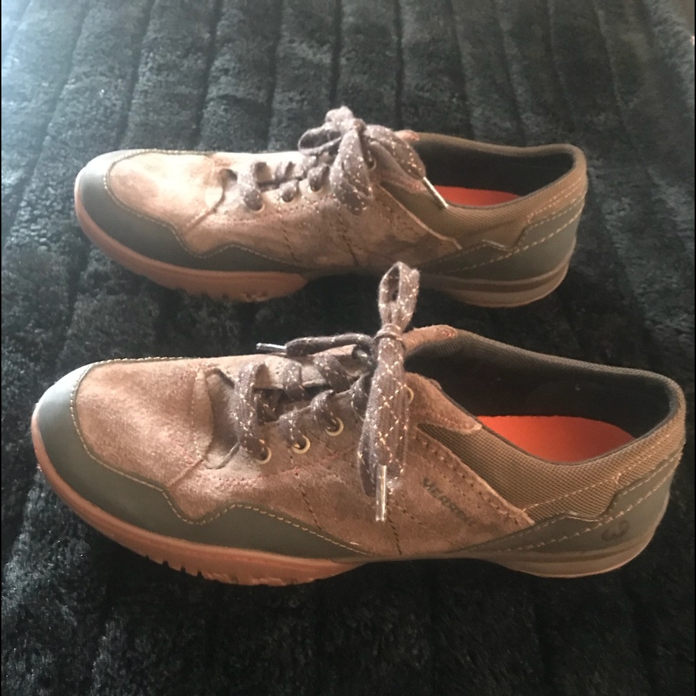 NWOT Merrell Brown Shoes Size 9